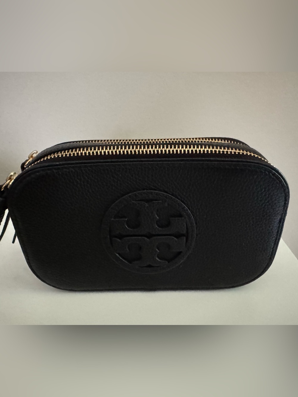 Tory Burch Black Pebbled Leather Double-Zip Camera Crossbody - Picture 2 of 5